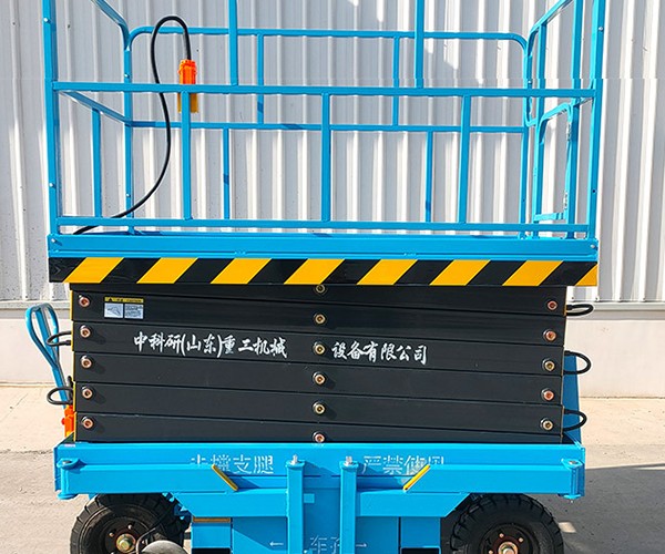 泰山自行走升降机